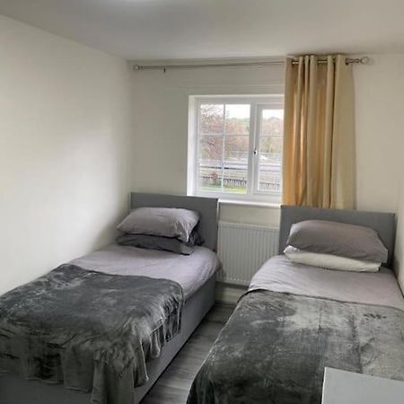2 Bed House Sleeps 4-5 Villa Ливърпул Екстериор снимка