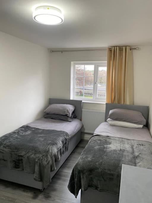 2 Bed House Sleeps 4-5 Villa Ливърпул Екстериор снимка